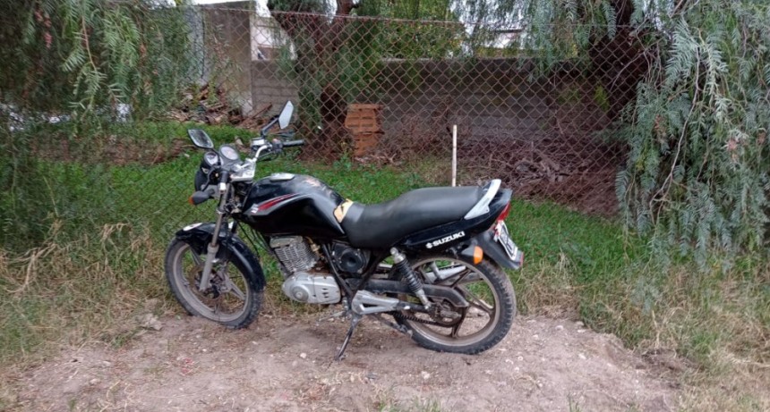 Dejo la Moto en la vereda y se la robaron