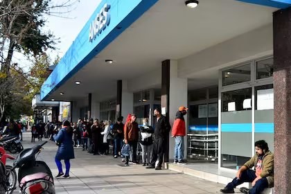 Anses oficializó el aumento de 4,58 % para jubilaciones, pensiones y AUH