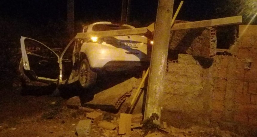 Choco contra el pared&oacute;n de una vivienda