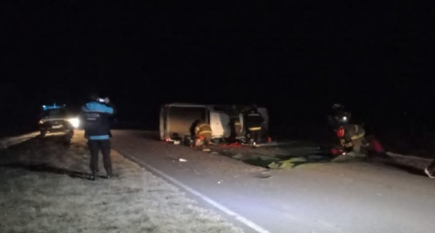 Una familia sufri&oacute; heridas graves al volcar su veh&iacute;culo camino a Pehuenco