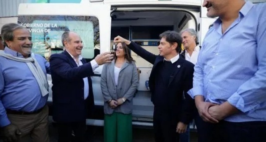 La Provincia entreg&oacute; una ambulancia y equipamiento para el hospital municipal de Brandsen 