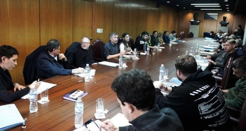 El peronismo bonaerense se reagrupa para frenar a Milei