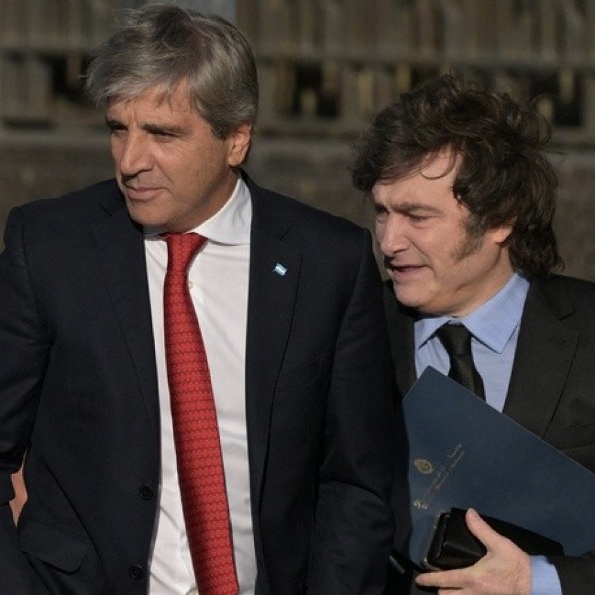 Caputo culp&oacute; a los bancos por la suba del d&oacute;lar