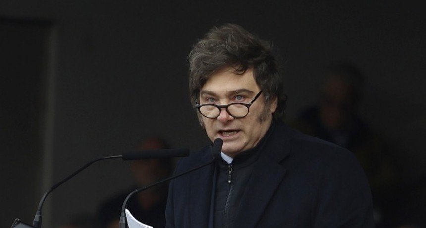 D&oacute;lar mata super&aacute;vit