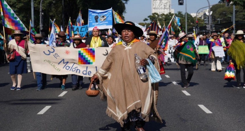 "Mal&oacute;n de la Paz": masiva marcha en el Obelisco contra la reforma constitucional en Jujuy