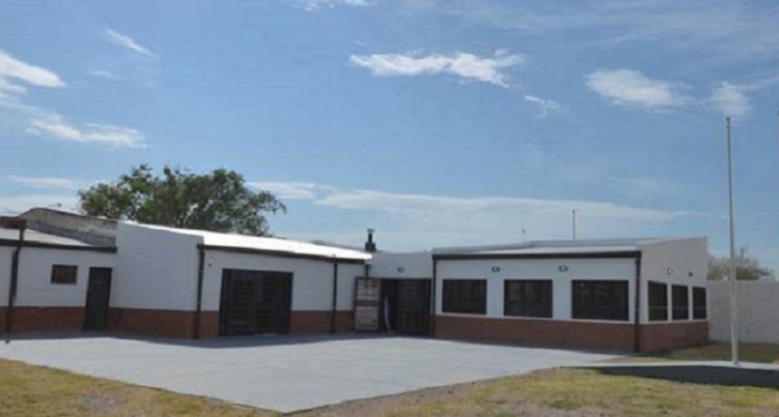 Indignante: Un hombre entr&oacute; a la escuela de su hija, rompi&oacute; puertas y amenaz&oacute; a docentes