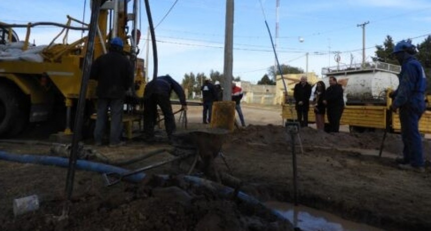 Obras Publicas: $21.573.357,73, financiada por la Subsecretar&iacute;a de Recursos H&iacute;dricos para un pozo de agua en bajo hondoo. 