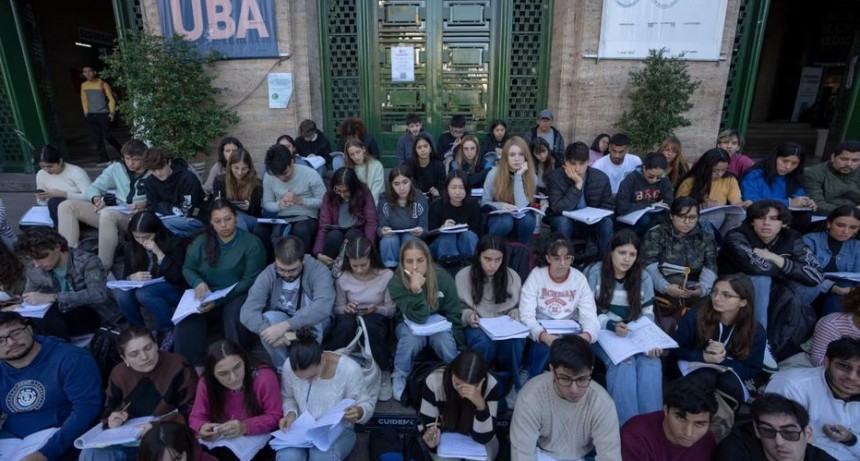 Los docentes de las universidades p&uacute;blicas realizan un paro por 48 horas en reclamo de una suba salarial