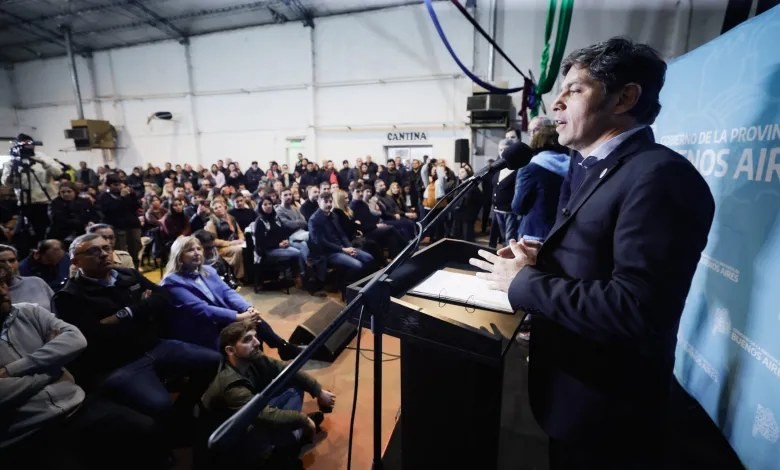 Kicillof entregó viviendas a familias de Tandil