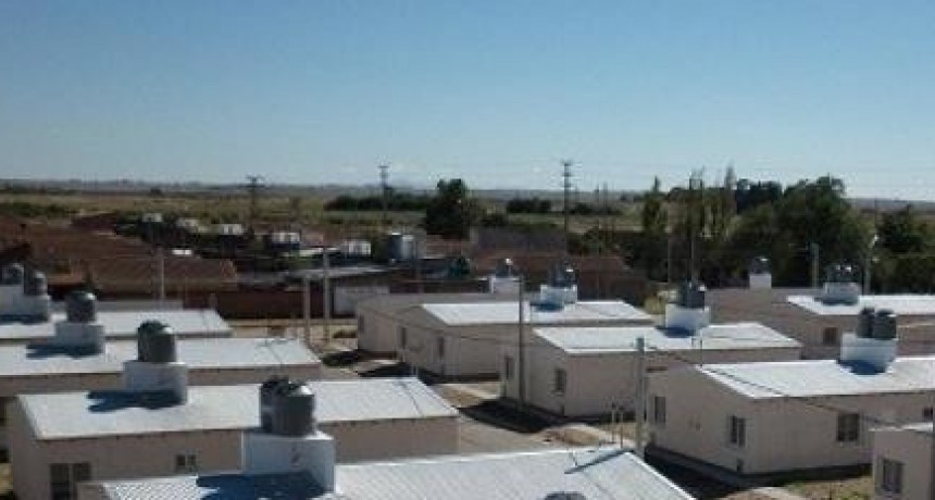 El Municipio entrega boletas de pago a adjudicatarios de viviendas sociales