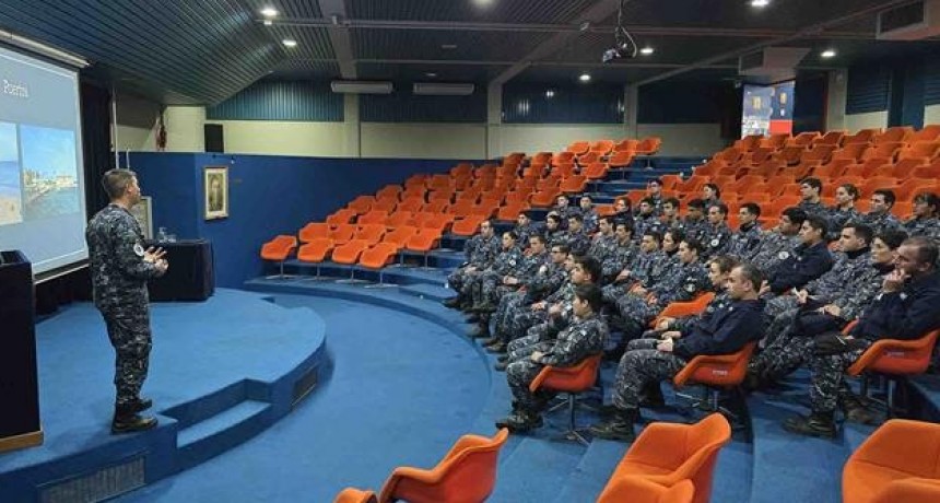 Ciclo de conferencias en la Escuela de Oficiales de la Armada