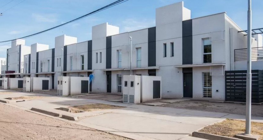 El Gobierno pas&oacute; la motosierra y elimin&oacute; 15 programas de vivienda