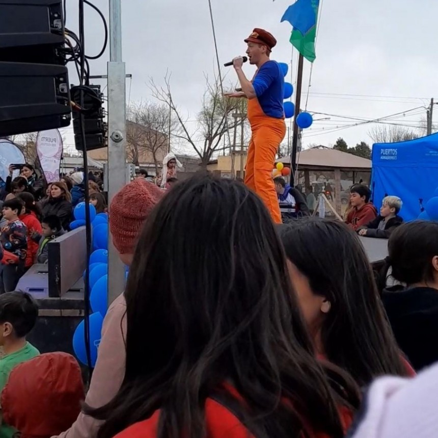 Los ni&ntilde;os festejaron junto al Tren de Homero en barrio norte