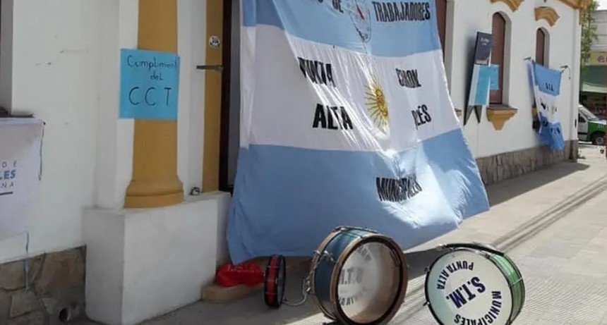 TRABAJADORES MUNICIPALES: Inminente medida de fuerza a partir del domingo 17 desde las 21 hs y hasta el dia Martes hasta las 20:59 hs.