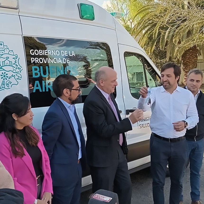 El Ministro de salud de la provincia Nicolas Kreplak entrego Ambulancia con alta complejidad al Hospital Eva Peron