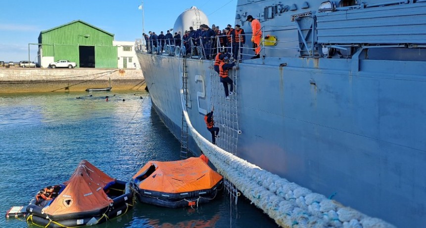 Instrucci&oacute;n de los aspirantes navales en la Escuela de Suboficiales de la Armada