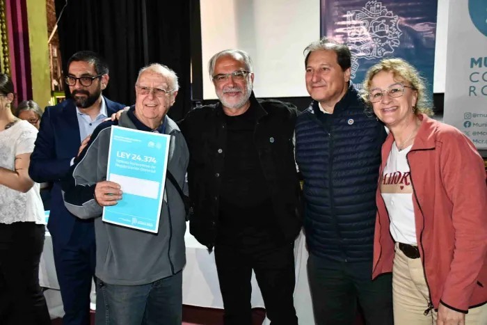 La Provincia entregó escrituras a familias de Coronel Rosales y Bahía Blanca