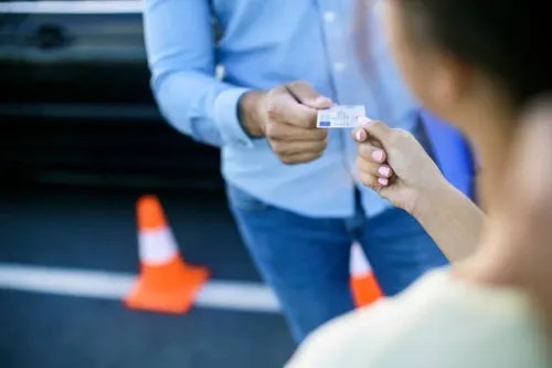 Licencias de conducir en la ciudad sin insumos