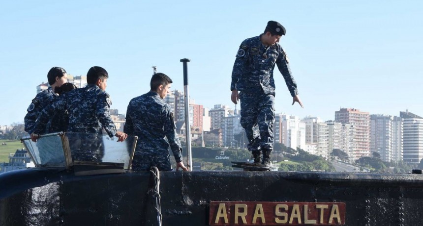 Cursantes de la Escuela de Oficiales de la Armada se capacitaron en la Escuela de Submarinos