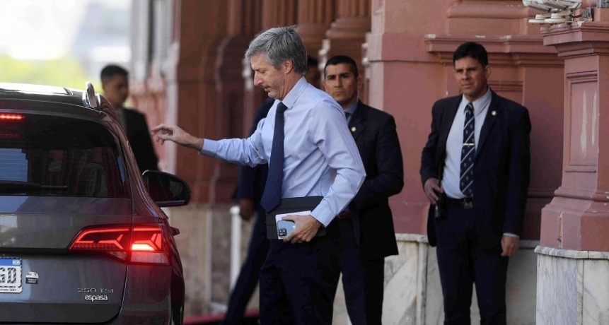 Cumbre para atajar el d&oacute;lar: analizan bajar las retenciones a cero para que el campo liquide