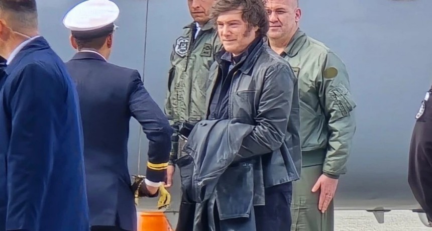 Milei se gast&oacute; 300 mil d&oacute;lares en tres aviones para ir a Ushuaia y tuvo que suspender la caminata por falta de gente