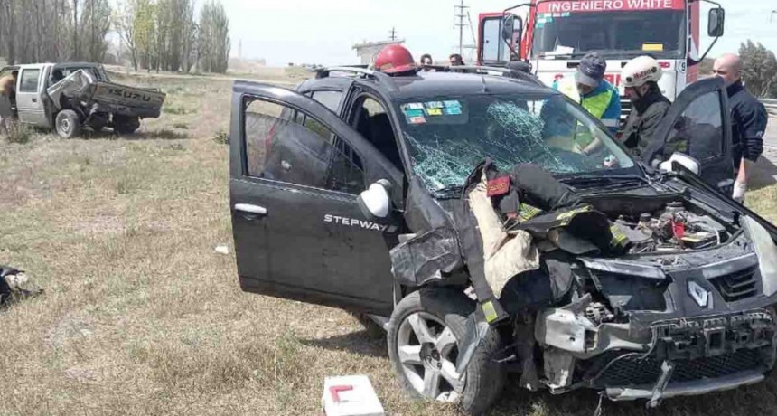 Fuerte choque entre auto y camioneta en Ruta 3: dos mujeres hospitalizadas