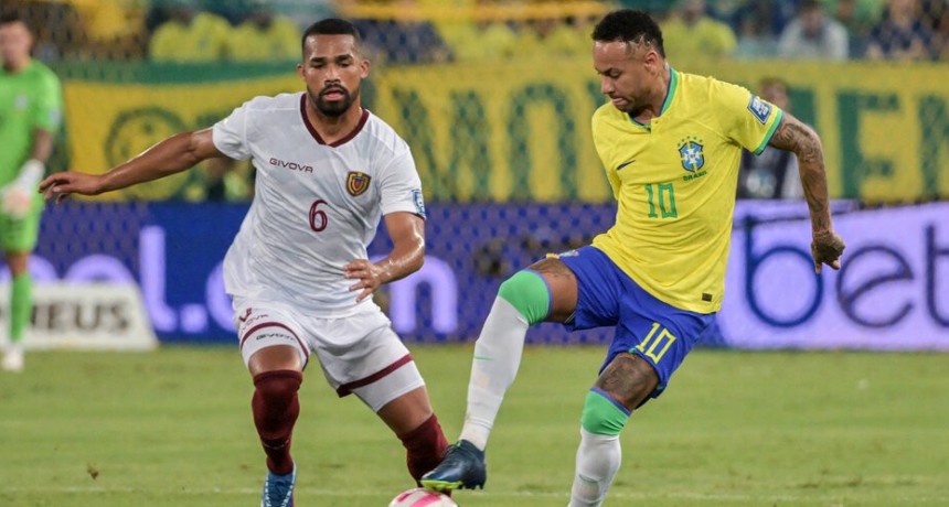 Venezuela le empat&oacute; a Brasil con una chilena para la historia