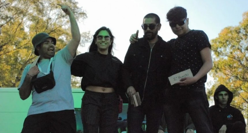 EXITO DE CONCURRENCIA EN �KE SE SIENTA EN EL PUERTO� 