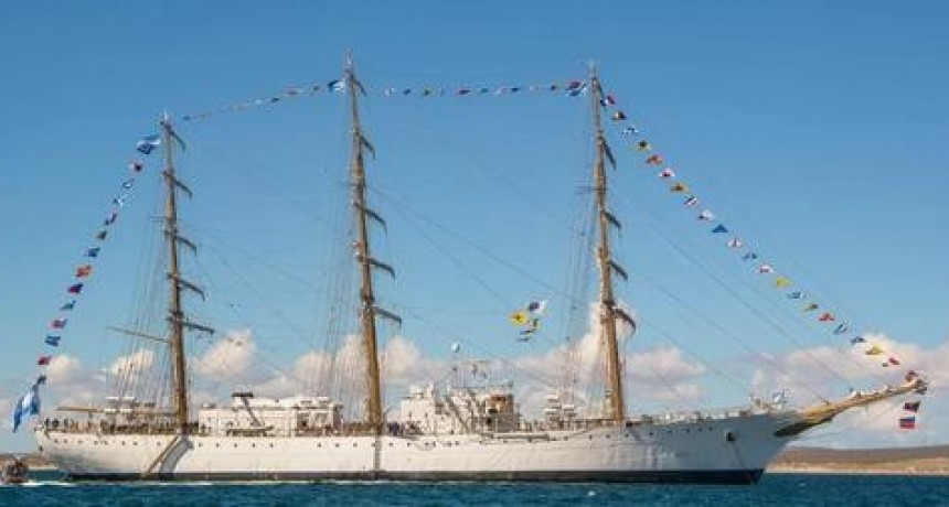 Llega la Fragata ARA Libertad a Puerto Madryn