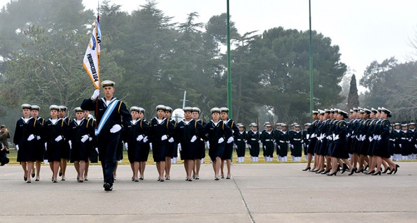 CEREMONIA JURA A LA BANDERA Y ENTREGA DE UNIFORMES PROMOCI&Oacute;N 126 Y CUIM