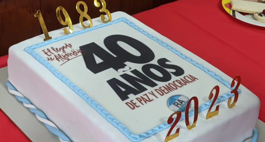 Acto Conmemoraci&oacute;n por los 40 a&ntilde;os de democracia organizado por la UCR Rosales.