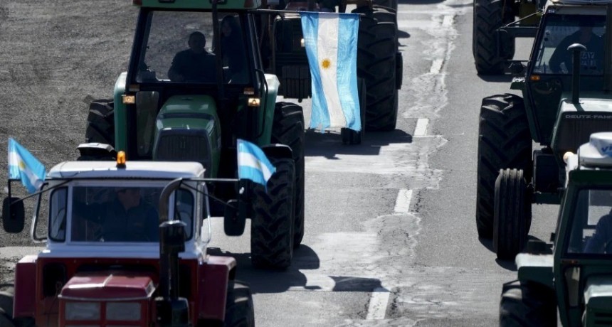 En el campo convocan a tractorazos contra Milei: "Somos productores, no esclavos del saqueo"