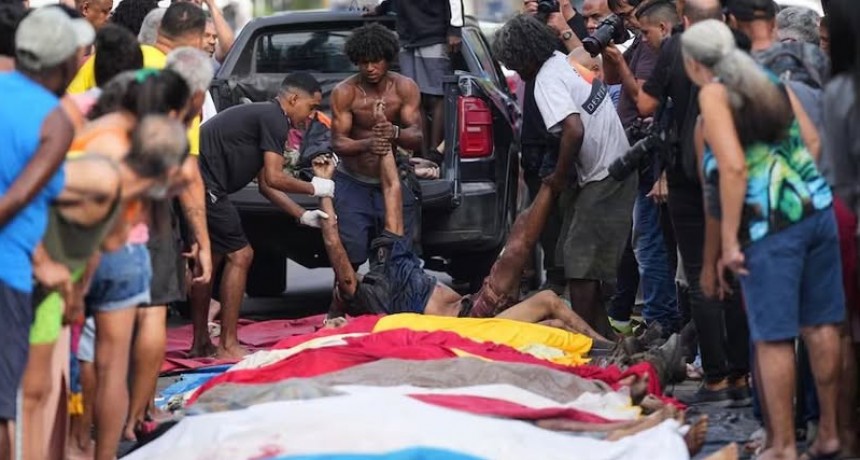R&iacute;o de Janeiro: trasladan los cuerpos tras el operativo contra Comando Vermelho y comienzan a identificarlos