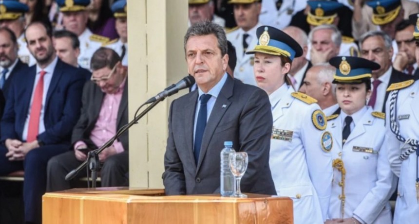 Massa manifest&oacute; su respaldo a las fuerzas de seguridad y les agradeci&oacute; por "cuidar a los argentinos"