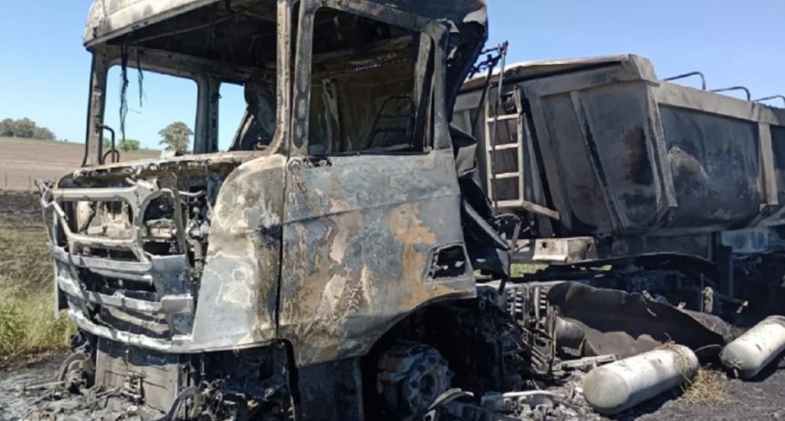 PARTIDO DE LAS FLORES:Impresionante explosi&oacute;n de un cami&oacute;n en la Ruta 3