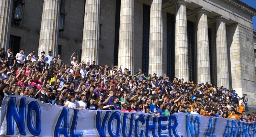 Fuerte gesto de Yacobitti a Massa: los universitarios salieron a militar contra los vouchers de Milei