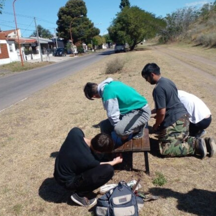 Con el convenio con la Escuela de Aprendices, el Municipio repar&oacute; todos los bancos del Circuito de la Salud