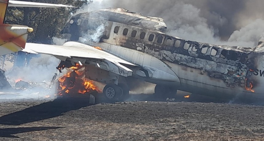El incendio en Espora afect&oacute; a dos aviones en desuso