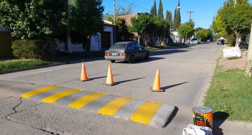 Se colocaron nomencladores en calle R�o Bermejo que ahora tendr&aacute; sentido de circulaci&oacute;n &uacute;nico