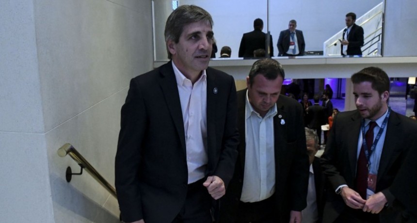 Securitizaci&oacute;n, el atajo de Caputo para intentar venderle YPF y el fondo de la Anses a Wall Street