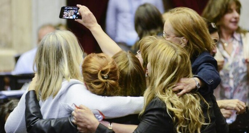 Milei va contra las mujeres: quiere borrar de un plumazo el cupo de g&eacute;nero