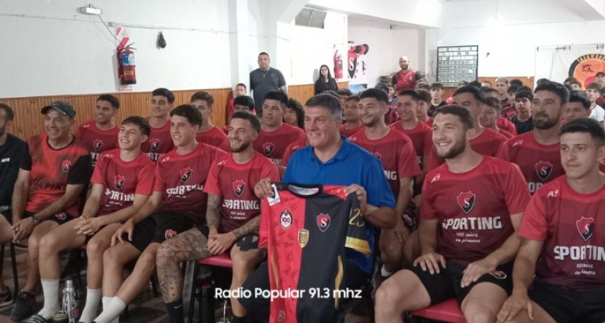 Chamot en el Rojinegro: trabajo, humildad y fe en una charla que marcó a los jóvenes