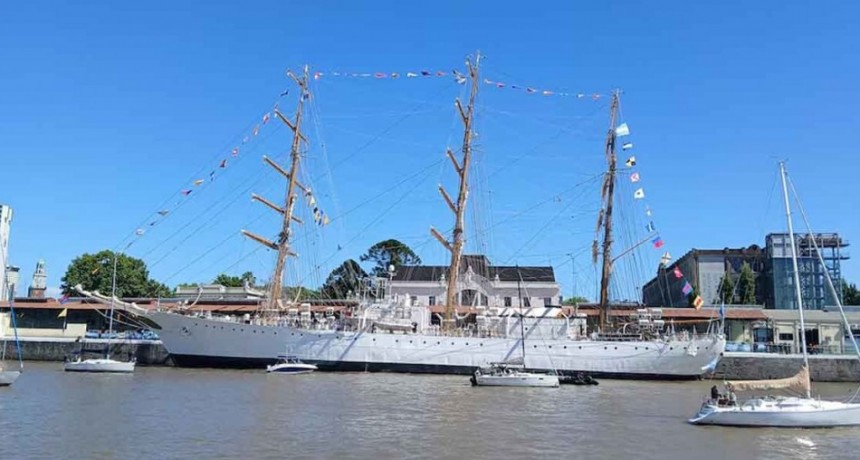 La Fragata Libertad llegó a Buenos Aires después de casi seis meses de navegación