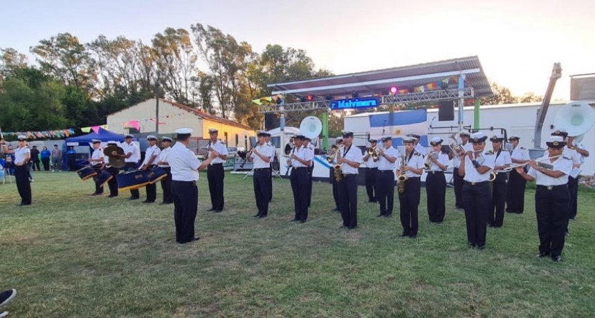 TARDE FAMILIAR MALVINERA EN LA CIUDAD