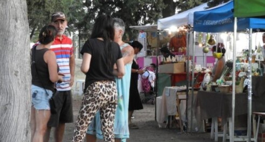 El parque San Mart&iacute;n recibi&oacute; a una gran cantidad de emprendedores locales que ofrecieron sus productos 