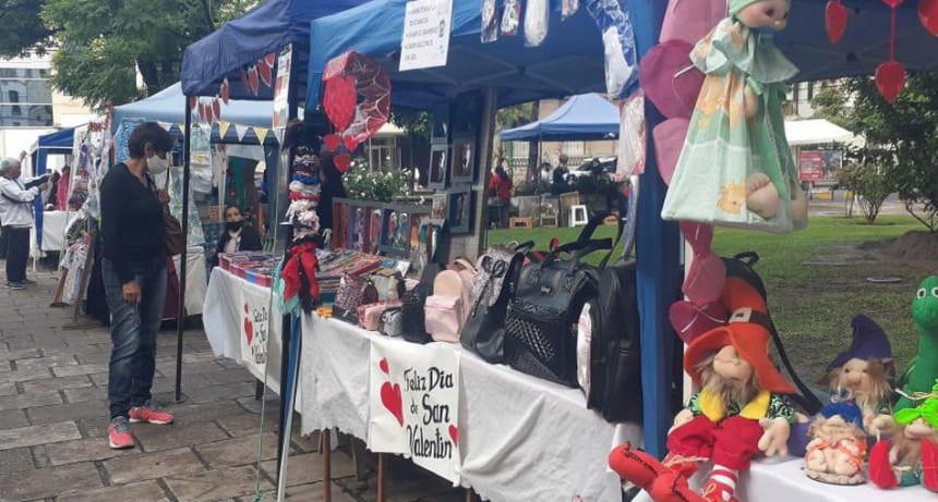 Navidad con feria de artesanos, shows en vivo y Pap&aacute; Noel en Plaza Belgrano