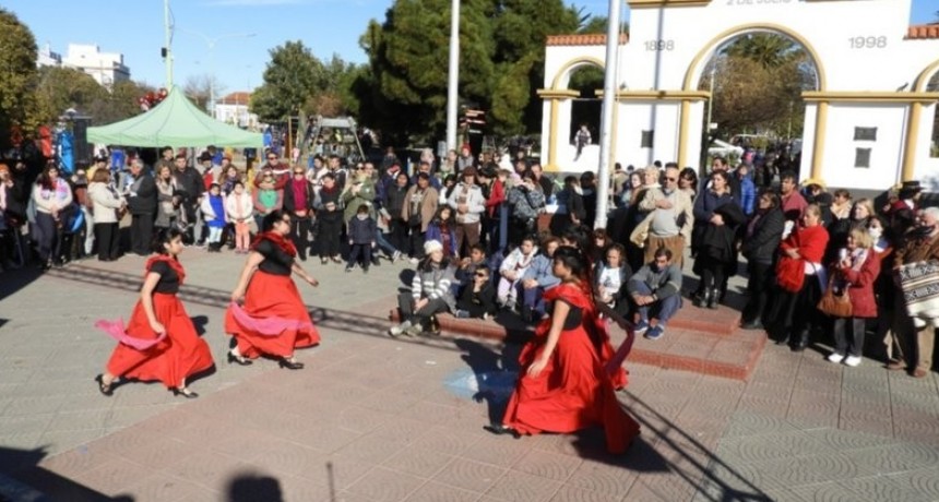 Navidad con feria de artesanos, shows en vivo y Pap&aacute; Noel en Plaza Belgrano