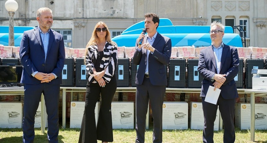 L Provincia entrego equipos para agilizar los tr&aacute;mites del Registro Provincial de las Personas
