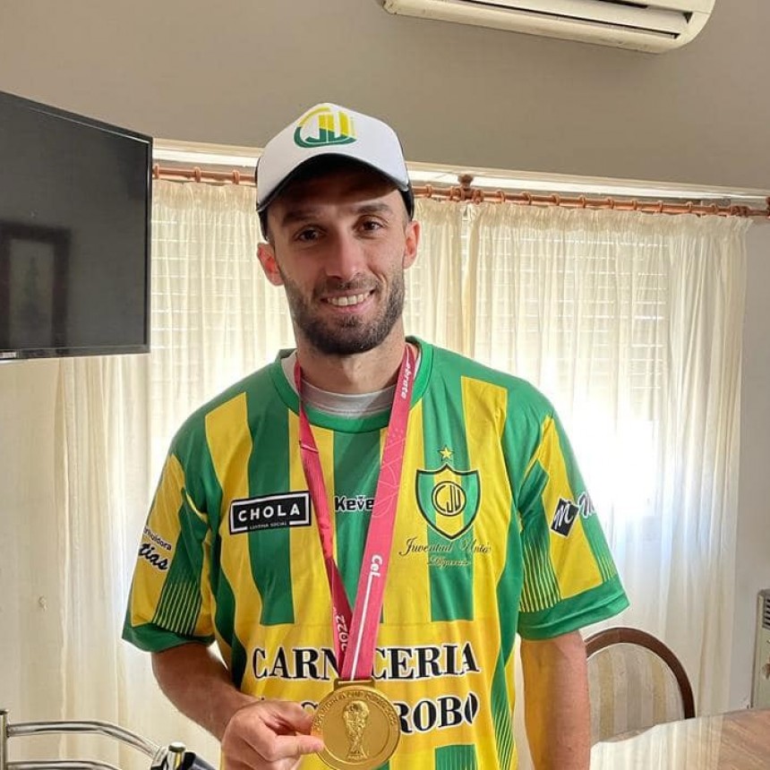 Algarrobo recibio y condecoro a su hijo prodigo