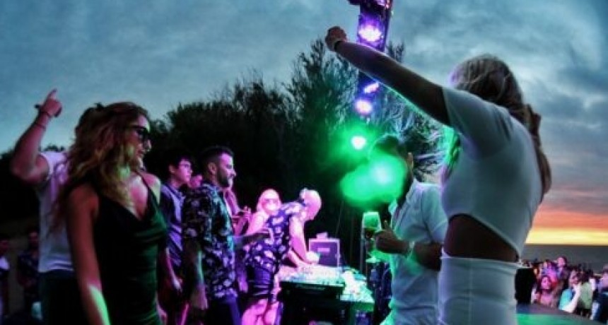  &ldquo;Hasta que salga el sol&rdquo; en Pehuen Co para recibir el nuevo a&ntilde;o